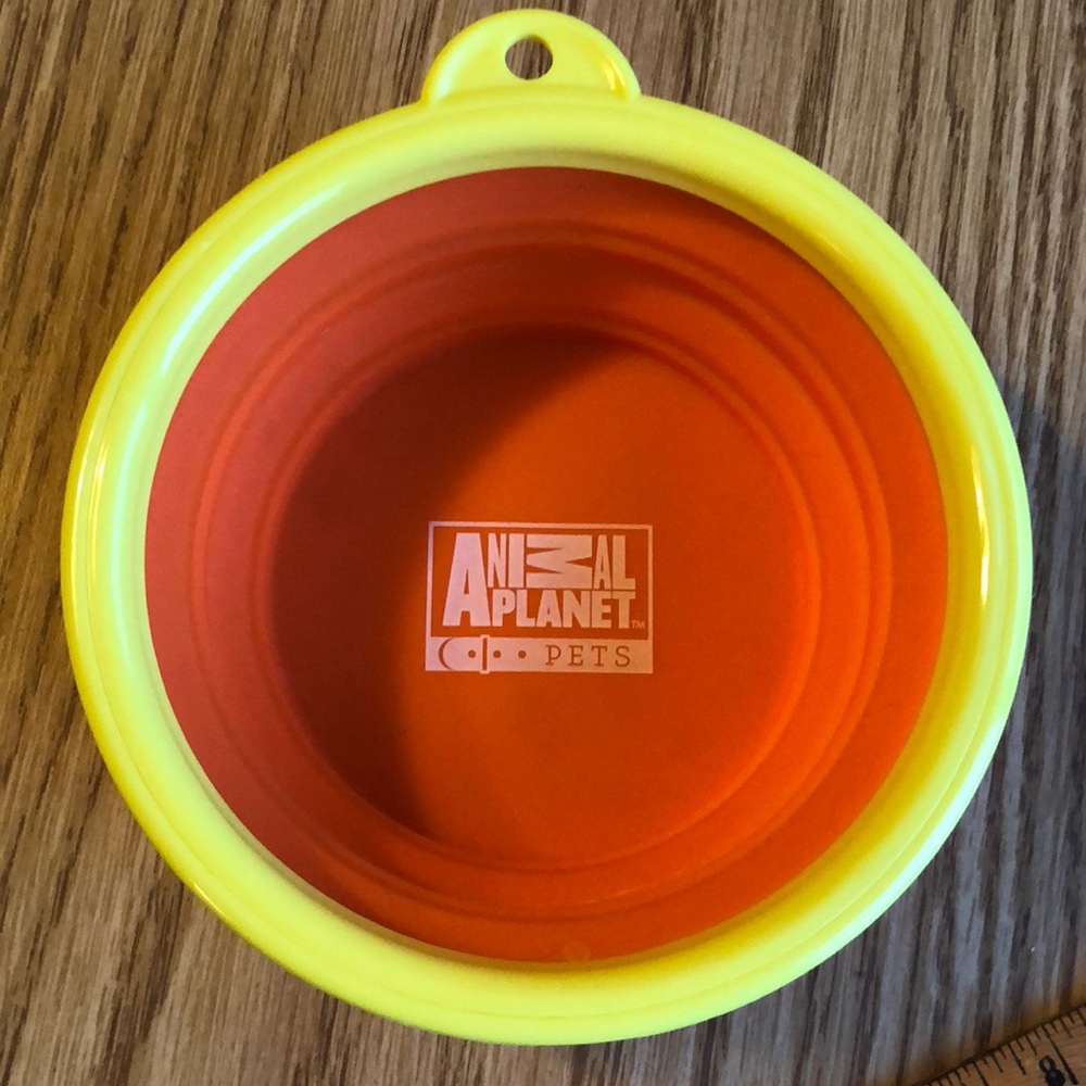 Animal Planet collapsible water dish for small pets.